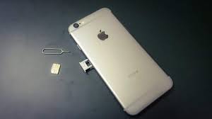 iPhone을 수정하기 위해 SIM 카드 삽입 모든 콘텐츠 및 설정이 작동하지 않는 지우기