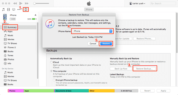 iTunes는 백업에서 iPhone을 복원합니다.